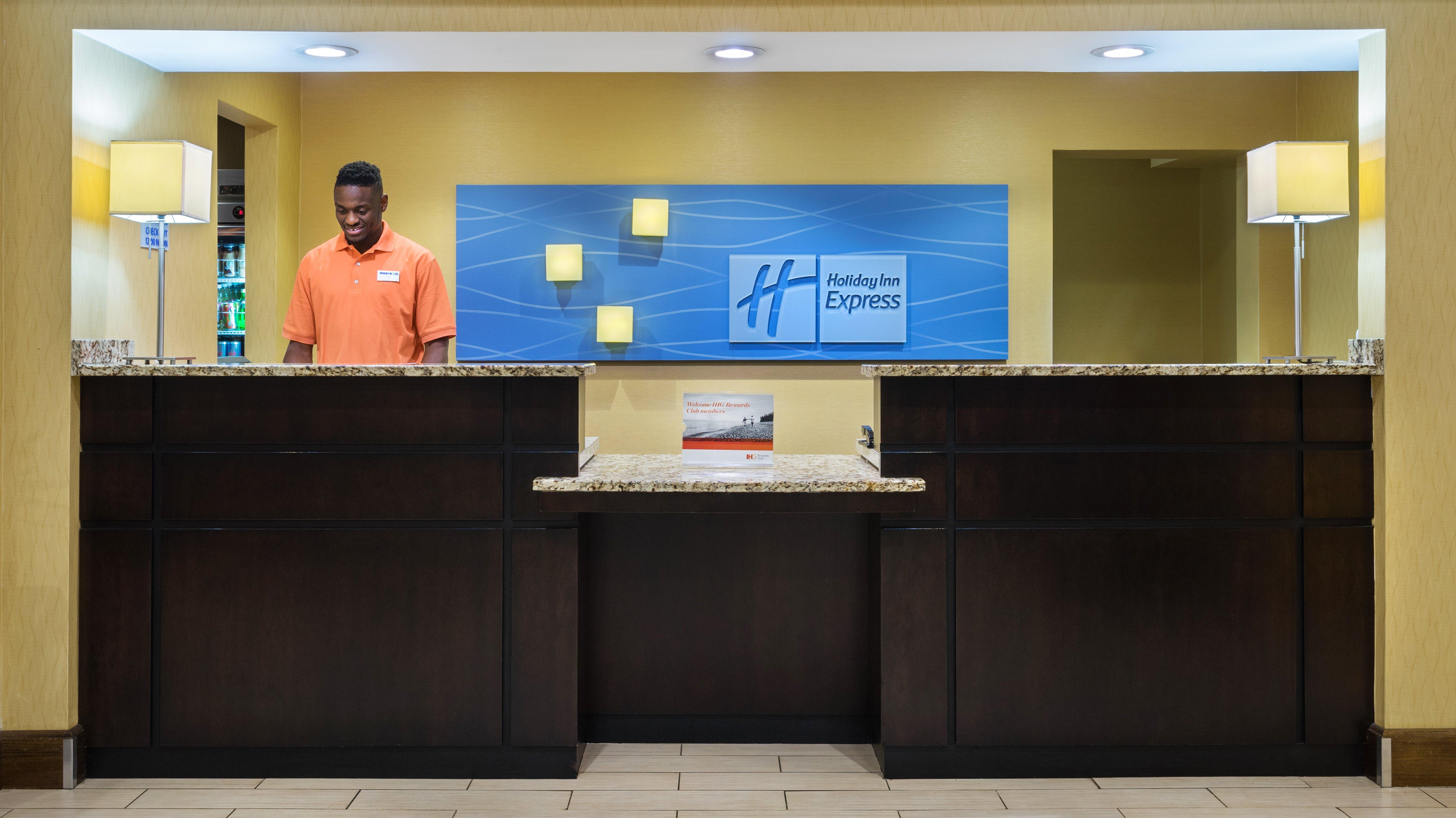 Holiday Inn Express Charleston-Civic Center By Ihg Bagian luar foto