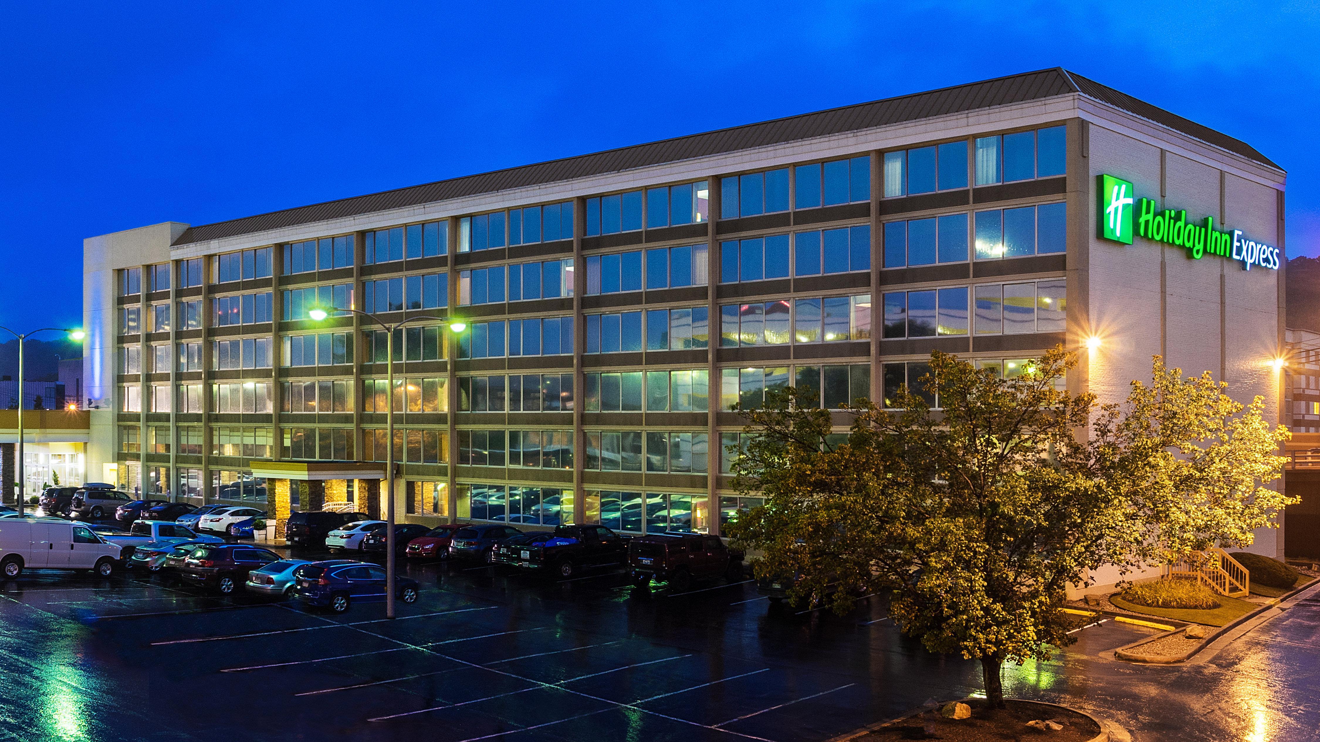 Holiday Inn Express Charleston-Civic Center By Ihg Bagian luar foto
