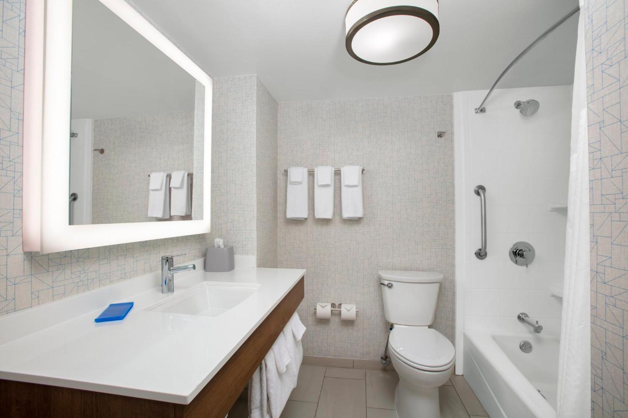Holiday Inn Express Charleston-Civic Center By Ihg Bagian luar foto